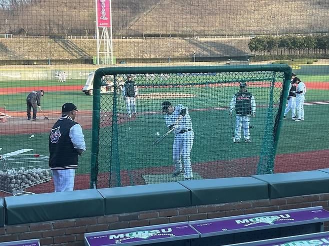 ▲ 울산 웨일즈 선수들의 특별 타격 훈련 모습 ⓒ울산 웨일즈