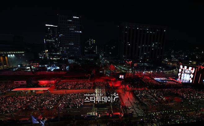 방탄소년단이 정규 5집 ‘아리랑’ 컴백 기념 광화문 공연을 성료했다. 사진ㅣ한국온라인사진기자협회 공동취재단