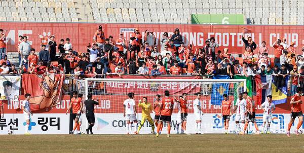 K리그2, 화성FC 서포터즈 들이 응원하는 모습.2026.03.22.