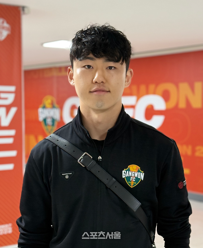 강원 이기혁이 22일 강릉하이원아레나에서 제주전을 마친 뒤 인터뷰에 응하고 있다. 강릉 | 정다워 기자