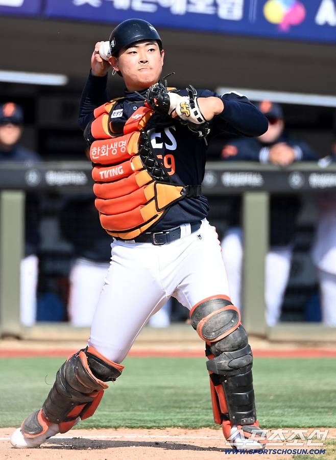 21일 부산 사직야구장에서 열린 한화와 롯데의 시범경기. 한화 허인서가 수비를 펼치고 있다. 부산=허상욱 기자wook@sportschosun.com/2026.03.21/