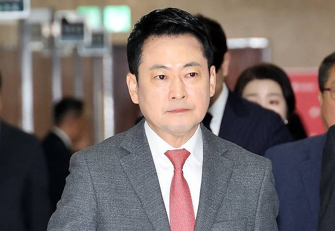 국민의힘 장동혁 대표가 23일 국회에서 박형준 부산시장과의 면담을 위해 이동하고 있다. 연합뉴스