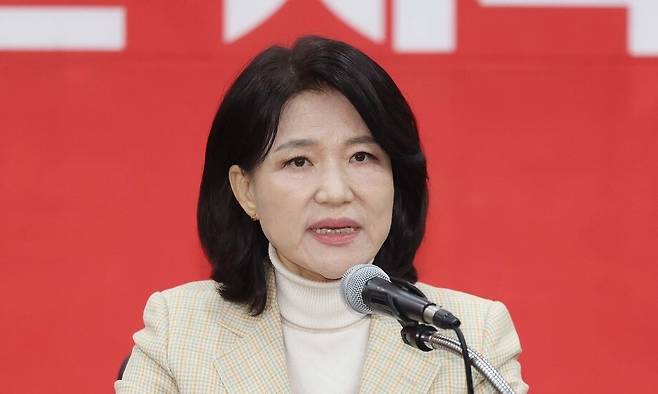 이진숙 전 방송통신위원장이 23일 오전 국민의힘 대구시당 회의실에서 국민의힘 공천관리위원회가 결정한 자신의 대구시장 후보자 컷오프(공천 배제)에 대한 입장을 밝히고 있다. 연합뉴스