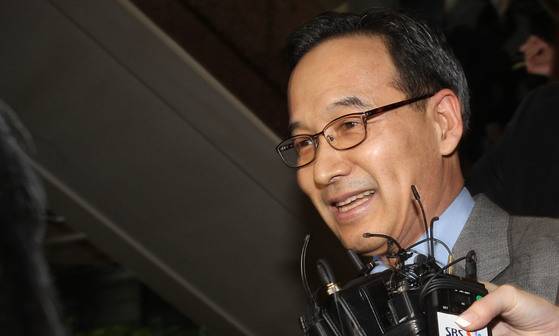 2021년 8월 파기환송심에서 징역 5년을 선고 받고 해외로 도주한 선종구 전 하이마트 회장. 중앙포토