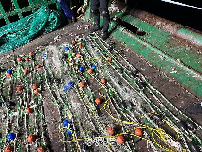 2023년 10월 해상 조업 중 중국 어선에 의해 그물이 훼손된 제주 어선의 유실 어망. /경향신문 자료사진·제주해경 제공