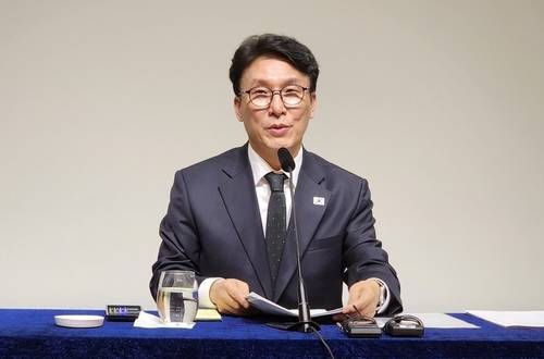 한국 특파원단과 간담회하는 김민석 국무총리 (워싱턴=연합뉴스) 박성민 특파원 = 김민석 국무총리가 13일(현지시간) 미국 워싱턴DC 한국문화원에서 한국 특파원단과 간담회를 하고 있다. 2026.3.13. min22@yna.co.kr