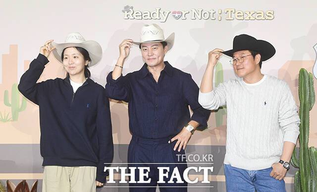 배우 이서진이 24일 오전 서울 용산구 CGV 용산아이파크몰에서 열린 넷플릭스 예능 '이서진의 달라달라' 제작발표회에 참석해 포즈를 취하고 있다. /박상민 기자