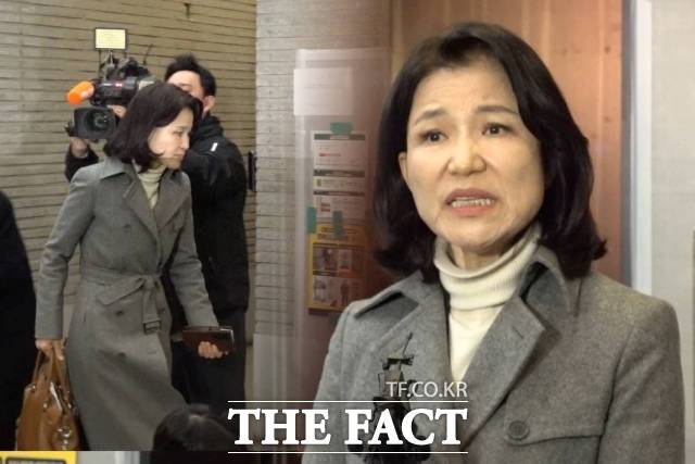 지방선거 국민의힘 대구시장 후보 공천 경선에서 컷오프 된 이진숙 전 방송통신위원회 위원장이 24일 오후 서울 여의도 국민의힘 중앙당사 로비에서 기자회견을 하고 있다. /여의도=김민지 기자