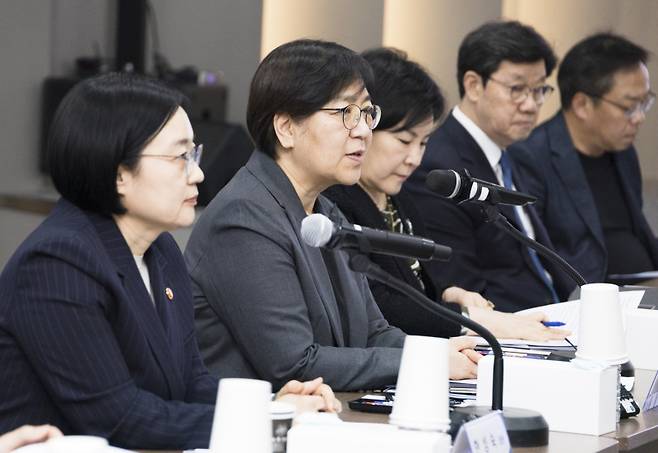 정은경 보건복지부 장관이 24일 서울 서초구에서 열린 보건복지부, 중소벤처기업부, 바이오벤처 기업 합동 정책간담회에 참석해 발언하고 있다. 보건복지부 제공