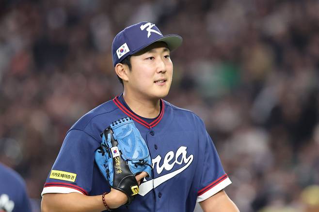 왼손 투수 손주영(LG 트윈스)이 24일 서울 잠실구장에서 열리는 키움 히어로즈와의 2026 신한SOL KBO리그 시범경기에 선발 출전한다. 사진은 지난 9일 일본 도쿄돔에서 열린 2026 WBC 조별리그 C조 4차전 한국과 호주의 경기 1회말 2사 주자 1,2루 한국 선발 손주영이 1회를 무실점으로 막은 후 더그아웃으로 향하는 모습. /사진=뉴시스