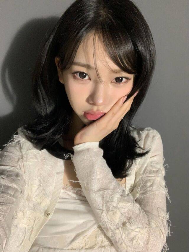 카리나가 팬심을 저격하는 '여친짤'을 공개했다. / 카리나 SNS