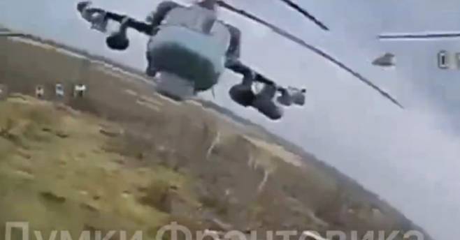 러시아 헬기 Ka-52가 드론 공격에 파괴됐다. 영상 캡처