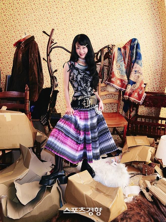 앨범 발매를 앞두고 새 프로필 사진을 공개한 싱어송라이터 한로로. 어센틱 제공