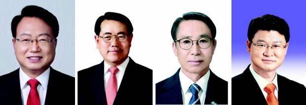 왼쪽부터 손병복 군수, 전찬걸 전 군수, 김진원 민주평통 울진군협의회장, 황이주 전 경북도의원.