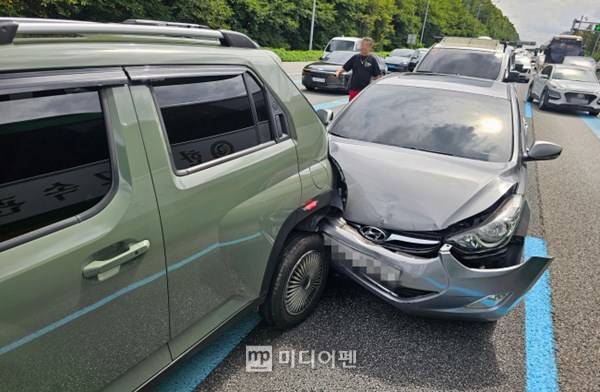 지난해 국내 자동차보험 판매사의 총손익이 900억원대로 급감했다. 누적된 보험료 인하 속 보험 가입자 성장세가 주춤한 데다, 손해율이 급격히 악화된 데 따른 것이라는 평가다. 이 가운데 대형 보험사의 과점구조는 더욱 공고해진 것으로 나타났다./사진=미디어펜 김상문 기자