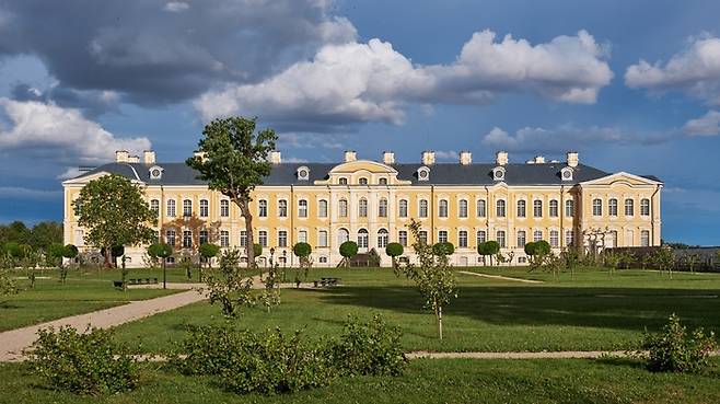 라트비아 룬달레궁전 / 사진= 노랑풍선