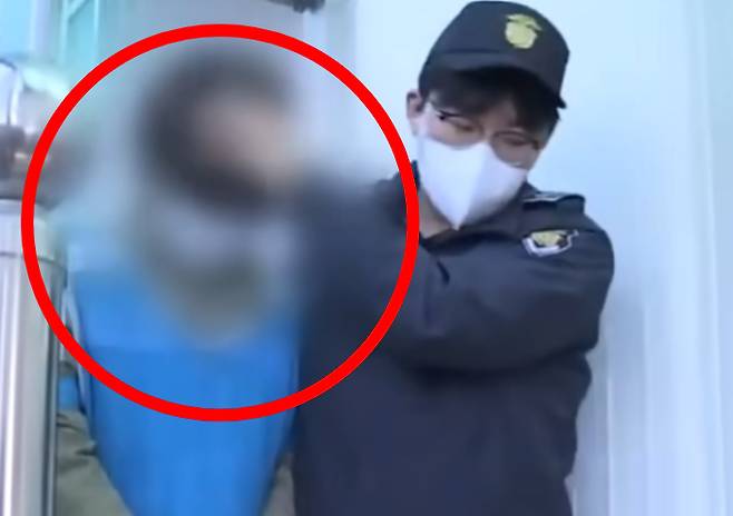 40대 여성을 납치해 성폭행하고 강도질을 한 혐의로 실형을 선고받은 10대가 교도소에서도 범죄를 저지른 사실이 뒤늦게 알려졌다. /사진=JTBC '사건반장'