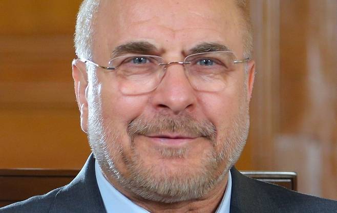 모하마드 바게르 갈리바프 이란 의회 의장. 일부 외신은 그를 현 체제 안에서 드물게 협상 창구로 거론되는 인물로 지목했다. 위키미디어 커먼즈