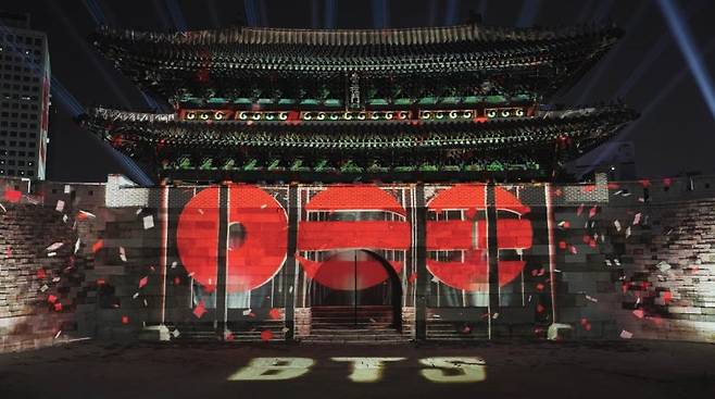 BTS '아리랑', 런던·뉴욕 랜드마크 점령…전 세계 잇는 역대급 컴백