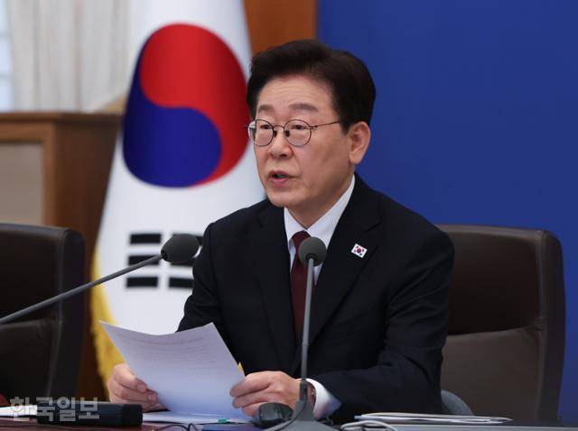 이재명 대통령이 26일 청와대에서 열린 비상경제점검회의에서 발언하고 있다. 왕태석 선임기자
