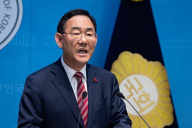 주호영 국민의힘 의원이 26일 서울 여의도 국회 소통관에서 당 공천관리위원회의 대구시장 경선 공천 배제(컷오프)에 불복해 법원에 제기한 가처분 신청과 관련해 기자회견을 하고 있다. / 사진=뉴스1