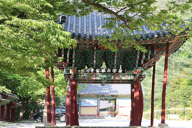 고운사 일주문. 고운사 홈페이지 갈무리