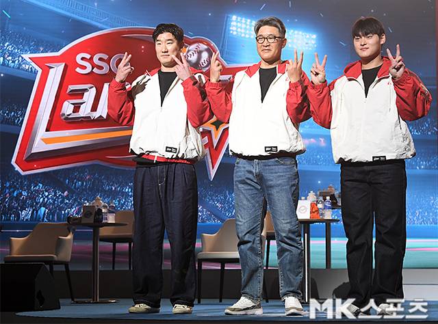 ‘2026 KBO 미디어데이’가 26일 서울 송파구 롯데호텔 월드에서 진행됐다. SSG 랜더스 오태곤, 이숭용 감독, 조병현이 미디어데이에 참석하고 있다. 사진(잠실 서울)=천정환 기자