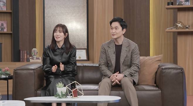 오는 28일 방송되는 MBN ‘김주하의 데이앤나잇’에 출연한 배우 장영남과 장현성. 사진 MBN