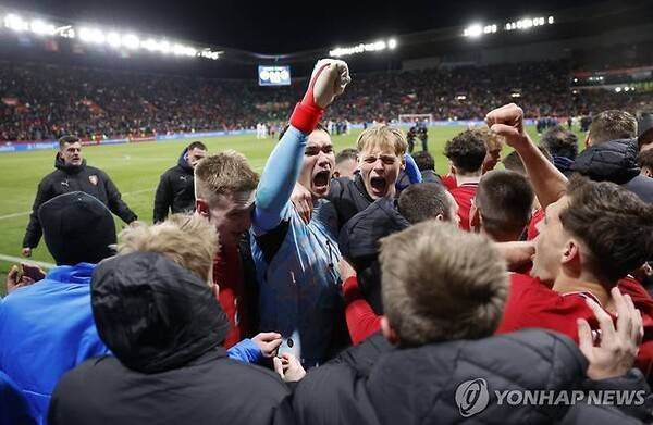 승부차기 승리 후 기뻐하는 체코 선수들. ⓒ연합뉴스 AP