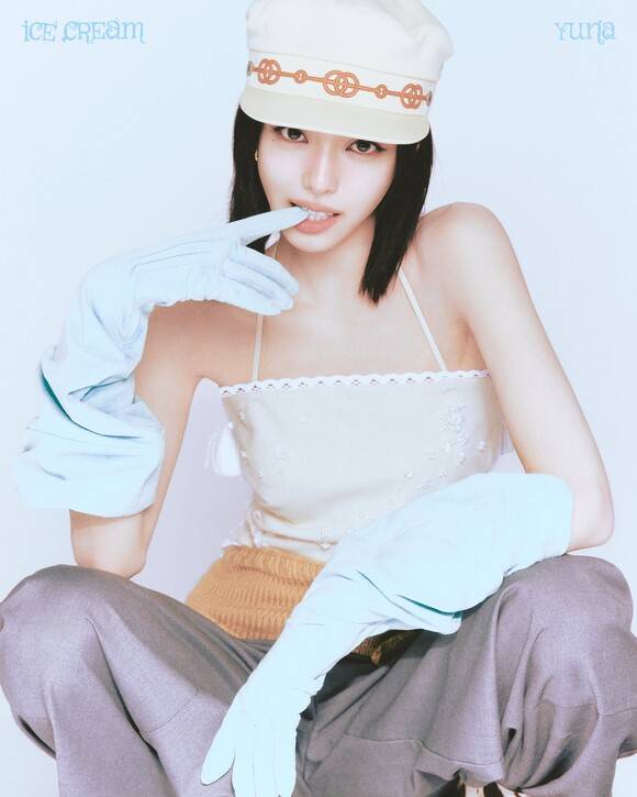 ITZY 유나는 지난 23일 솔로 데뷔 앨범 'Ice Cream'을 발매했다. /JYP엔터테인먼트