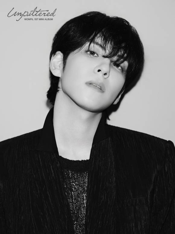 데이식스 원필은 30일 첫 번째 미니 앨범 'Unpiltered'를 발매하고 솔로 단독 콘서트를 개최하는 등 활발하게 활동할 예정이다. /JYP엔터테인먼트