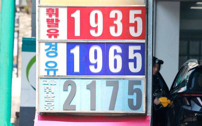 중동 전쟁에 따른 석유·가스 공급 중단으로 아시아 각국이 연료 소비를 줄이기 위해 재택근무와 학교 폐쇄 등 고강도 에너지 절감책을 시행하고 있다. 뉴스1