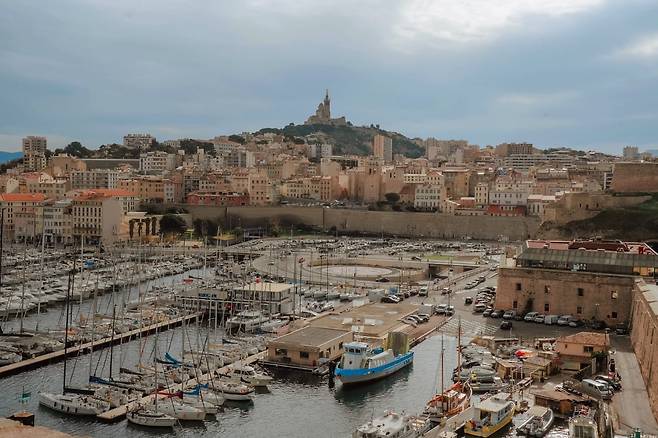 마르세유 비유포트 구항구와 노트르담 성당 전경. ⓒ서숨