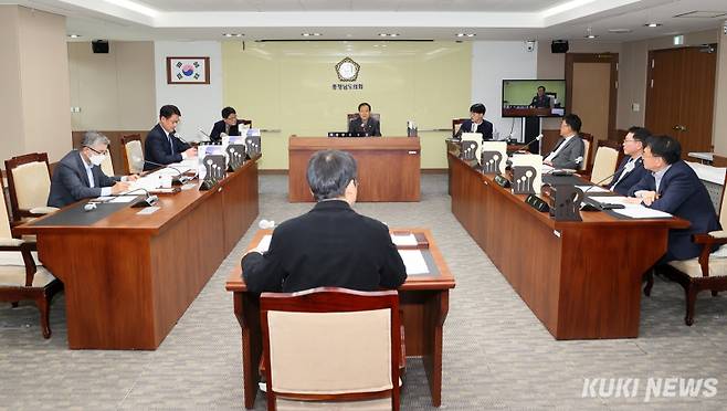 충남도의회 건설소방위원회는 27일 제365회 임시회 제1차 회의를 열고 도민 안전과 재난 대응 역량 강화, 교통서비스 개선을 위한 소관 조례안 6건을 심사했다.