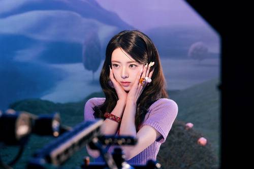 유나가 '아이스크림' 뮤직비디오를 촬영하고 있다. JYP엔터테인먼트