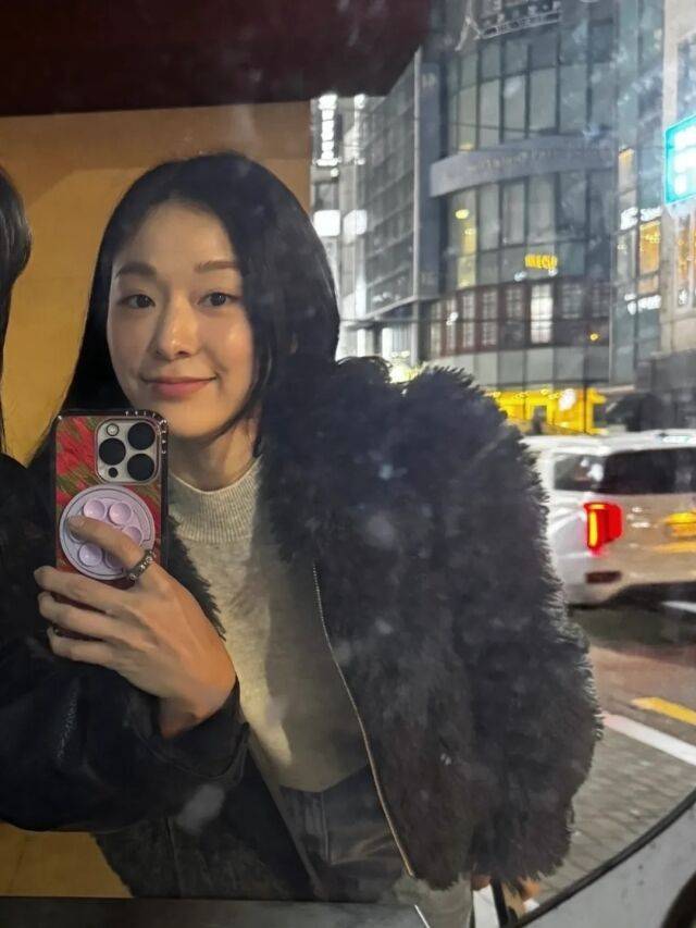 김연아가 꾸밈없는 일상으로 시선을 사로잡았다. / 김연아 SNS