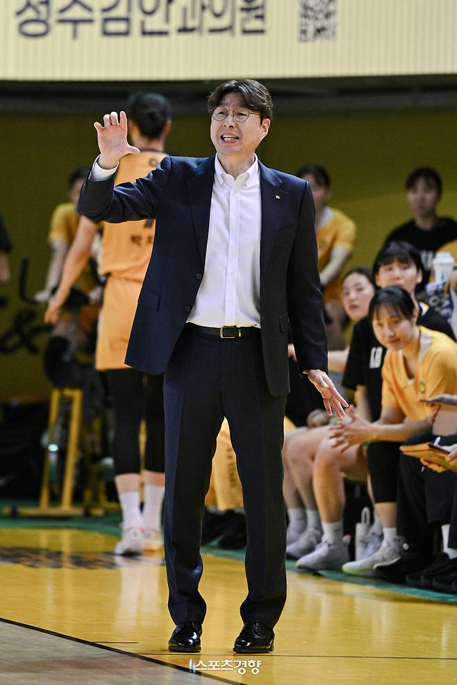 김완수 KB 감독 | WKBL 제공