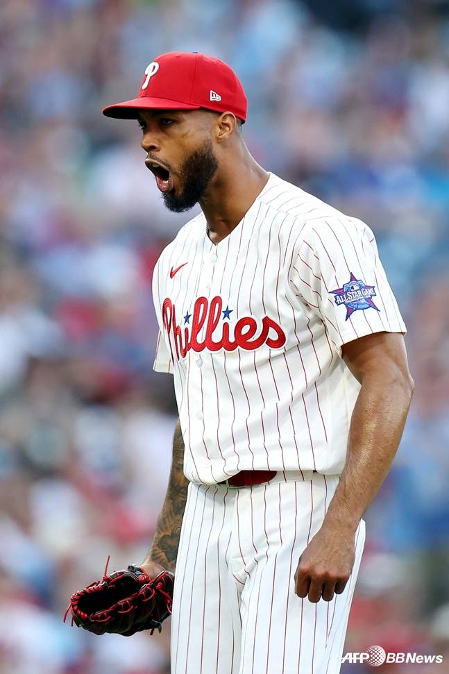 필라델피아 산체스가 27일 텍사스와 MLB 개막전에서 삼진을 잡아낸 뒤 포효하고 있다. /AFPBBNews=뉴스1