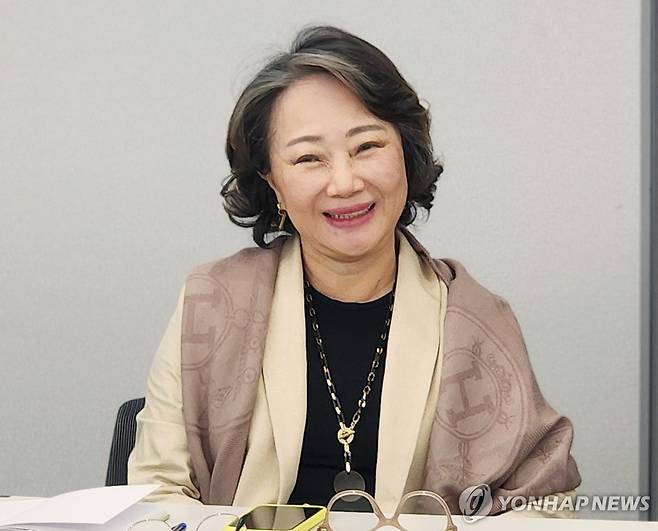 북미정상회담 당시 트럼프 대통령 통역을 맡은 이연향 전 미국 국무부 통역국장 (워싱턴=연합뉴스) 박성민 특파원 = 북미정상회담 당시 도널드 트럼프 미국 대통령의 통역을 맡았던 이연향 전 미국 국무부 통역국장이 26일(현지시간) 미국 워싱턴DC에서 한국 특파원들과 간담회를 하고 있다. 2026.3.27 min22@yna.co.kr