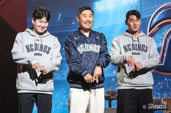박민우와 이호준 감독, 김주원(사진=NC)