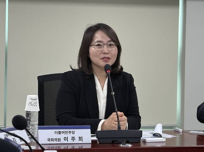 ▲이주희 더불어민주당 의원이 27일 서울 여의도 국회에서 열린 '양자기술 국회 연속세미나: 제1차 바이오분야'에서 발언하고 있다.