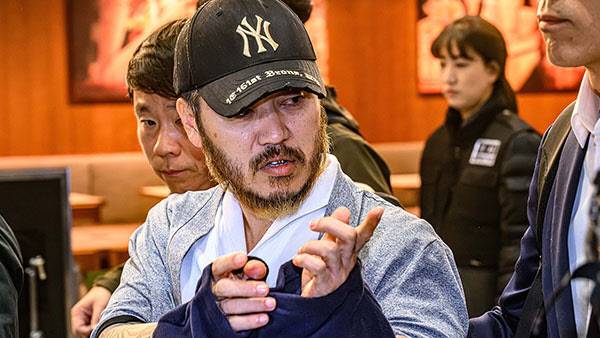 '마약왕' 박왕열이 지난 25일 인천국제공항을 통해 국내로 송환되고 있다.(사진=연합뉴스)