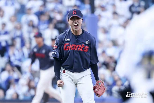 롯데자이언츠 신인투수 박정민이 삼진으로 경기를 마무리한 뒤 포효하고 있다. 사진=롯데자이언츠