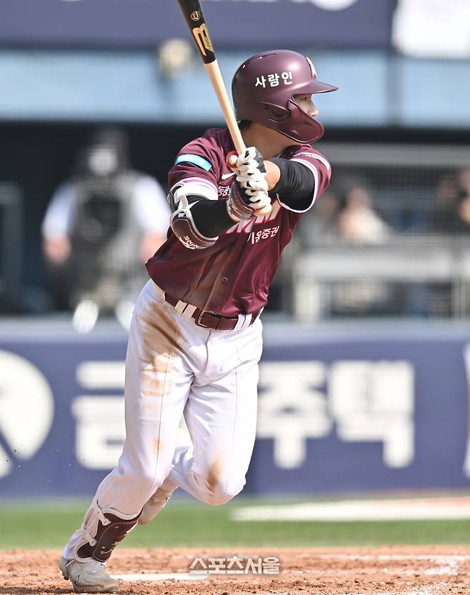 키움 박한결이 24일 서울 잠실구장에서 열린 2026 KBO리그 시범경기 LG전 5회초 2사만루 타격 후 타구를 바라보고 있다. 중견수 플라이 아웃. 2026. 3. 24. 잠실 | 최승섭기자 thunder@sportsseoul.com