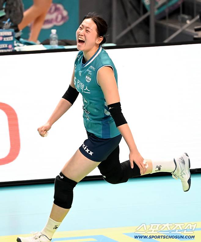 29일 장충체육관에서 열린 V리그 여자부 GS칼텍스와 흥국생명의 경기. GS칼텍스 권민지가 5세트를 끝내는 블로킹을 성공하며 환호하고 있다. 장충체=허상욱 기자wook@sportschosun.com/2026.01.29/
