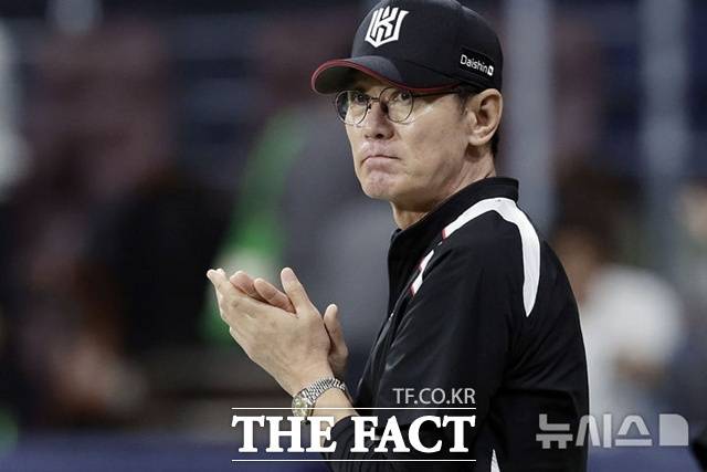 이강철 kt 위즈 감독이 새롭게 짜여진 라인업으로 2026시즌을 시작했다. /뉴시스