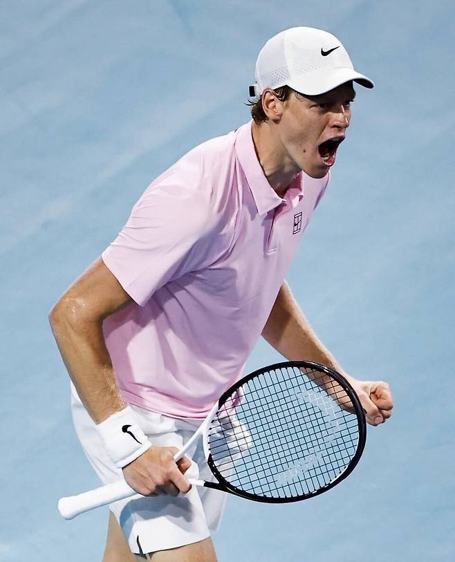 야닉 시너가 알렉산더 츠베레프를 꺾고 2026 마이애미오픈 남자단식 결승에 올랐다. 사진 ATP 투어