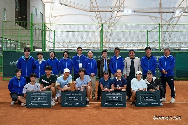 남여복식 시상식 후 단체 사진.