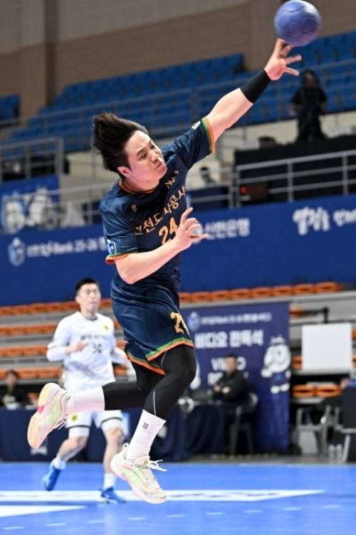 사진 인천도시공사 강덕진, 사진 제공=한국핸드볼연맹