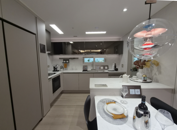 ‘더샵 신길 센트럴시티’ 견본주택 내부에 마련된 59A 타입 유니트 부엌. (김선호 기자)